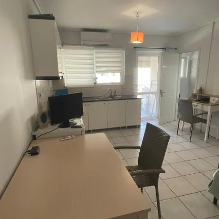 Maki Maki شقة باترا